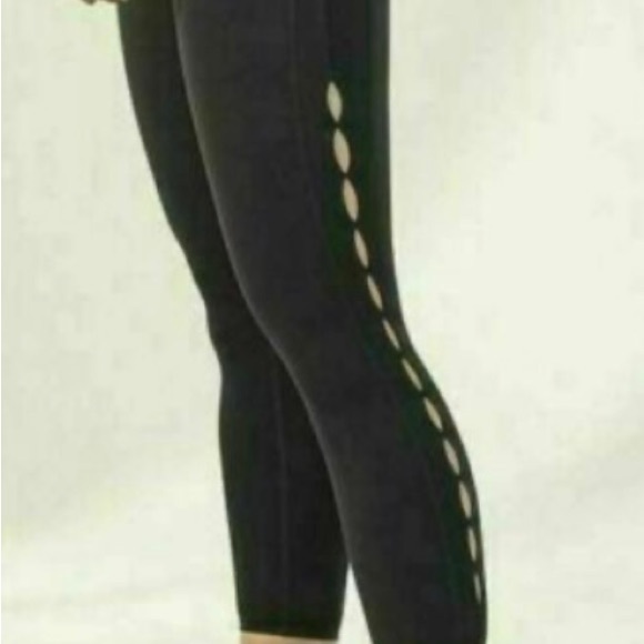 Athleta Pants - Athleta Medium Horizon Scallop Capri Medium